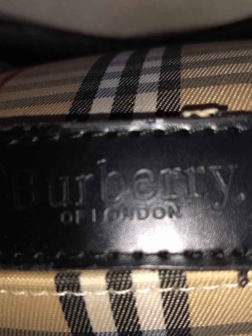 Mini Burberry (Not Authentic)  handbag. - Picture 9 of 12